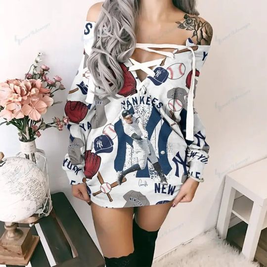 New York Yankees Lace-Up Sweatshirt