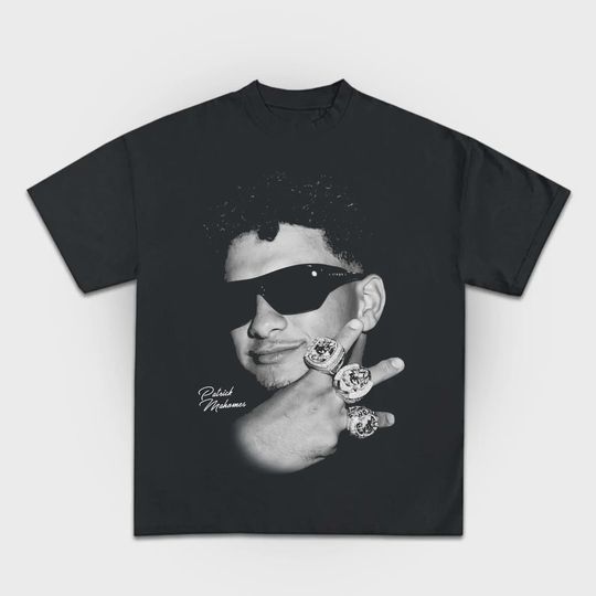 Discover Patrick Mahomes Retro T-Shirt, 90s Bootleg Tee, Vintage Chiefs Fan Tee, Unisex Football Graphic Shirt, Throwback Mahomes Tee