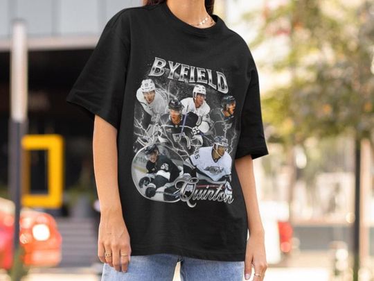 Discover Quinton Byfield Shirt Vintage 90s Los Angeles Kings NHL Hockey Design Retro Bootleg Gift Classic Graphic Tee Unisex T-Shirt Limited Edition