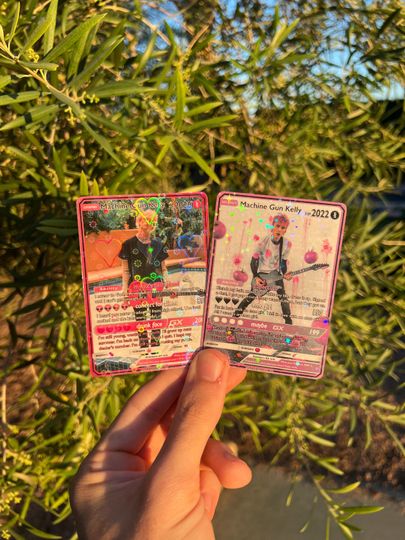 Discover Paquete XX de tarjetas estilo poket mons de MGK Tickets To My Downfall y ventas totales.