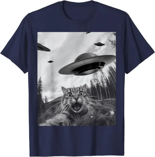 Discover Funny Cat Selfie With Alien UFO Cool Animal Lover T-Shirt
