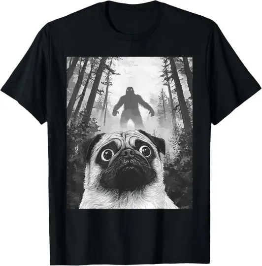 Discover Dog Pug Selfie With Bigfoot Sasquatch Funny T-Shirt