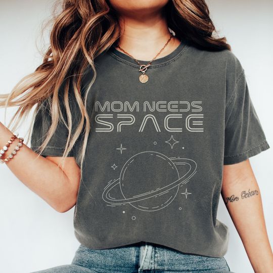 Discover Mom Needs Space Shirt Funny Gift for Mom Space Lovers T-Shirt, Mama T Shirt Science Fiction Fans Present for Christmas Birthday Mother's Day