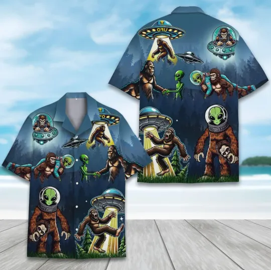 Discover Bigfoot And Alien Hawaiian Shirt for Men and Women