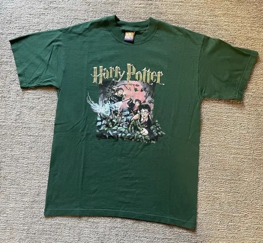 Discover Vintage 2001 Harry Potter Book Art Warner Bros Dark Green Rare European T-shirt