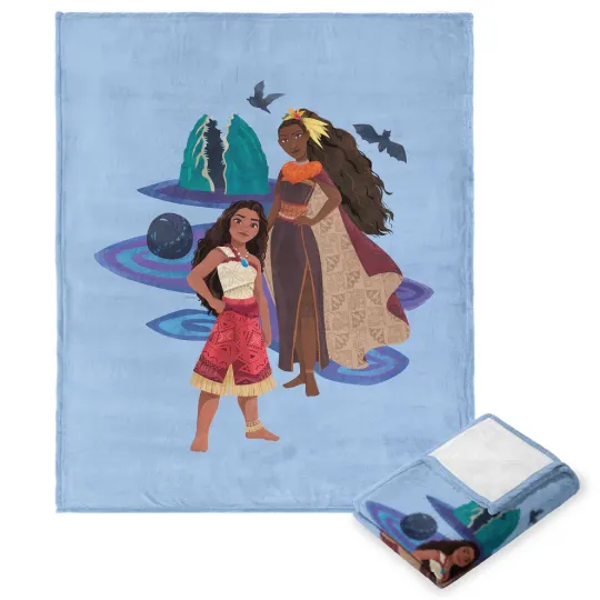 Discover Disney Moana 2 Powerful Stance Cozy Fleece Blanket