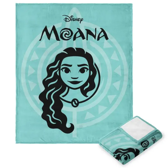 Discover Disney Princesses Iconic Moana Cozy Fleece Blanket