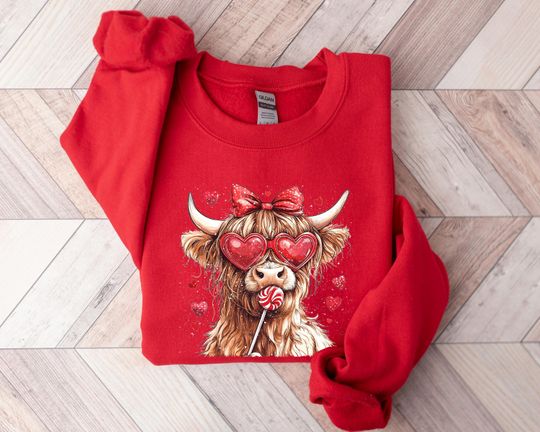 Discover Valentine Highland Sweetheart Cow, Valentine's Day Cow Shirt, Moo Cow Shirt, Valentine Hoodie, Cow Mom, Cow Lover, Cute Valentine Day