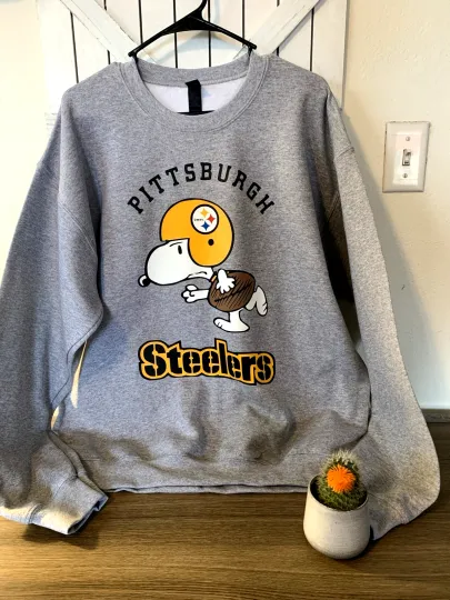 Discover Pittsburgh Steeler Retro Snoopy Sweatshirt Size: S-3XL