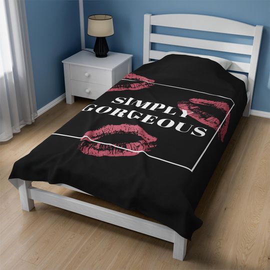 Discover Pink Lips Plush Fleece Blanket, Soft Velveteen Throw