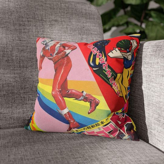 Discover Retro Japanese Hero Pillow Cover, Vintage Sci-Fi Mecha Throw Pillow Case