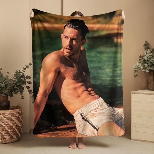 Discover Jonathan Bailey Shirtless Plush Throw Blanket, Cozy Winter Couch Decor, TV Show Fan Merchandise