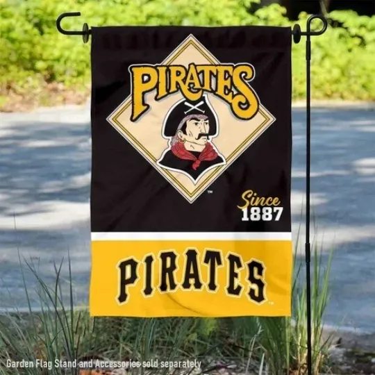 Discover Christmas Gift Holiday Pirates Retro Vintage Flag Graden Flag
