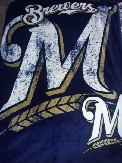 Milwaukee Brewers Fleece Blanket Throw Lightweight Style Blanket  NEW Open