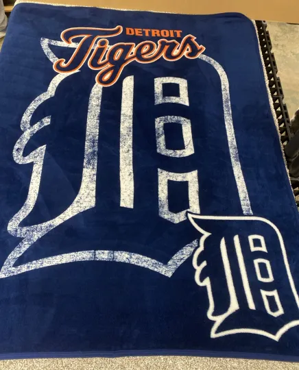 Discover Detroit Tigers Fleece Throw Blanket 57” X 45”