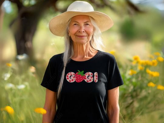 Discover Strawberry Gigi Birthday shirt, Unisex Short Sleeve T-Shirt, Berry First Birthday Matching Family Shirts, Gift for Berry Grandma