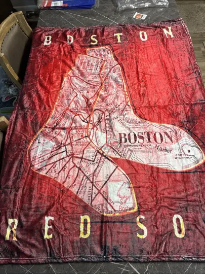 Discover Boston Red Sox 40” x 50” Fleece Throw Blanket New