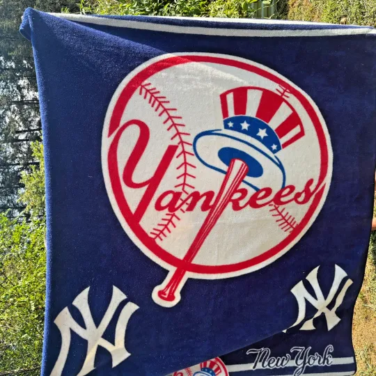 Discover New York Yankees Fleece Throw Blanket 83x63 MLB Baseball Fan Navy Logo Soft