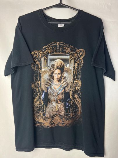 Discover Vintage Beyoncé Baroque Queen Graphic T-Shirt Unisex Short Sleeve Black Streetwear