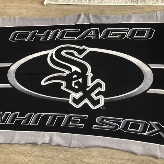 Discover Chicago white sox fleece blanket