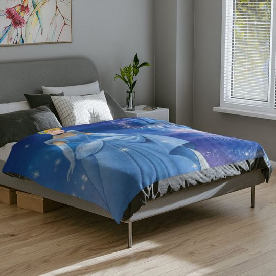 Discover Cinde Fleece Blanket