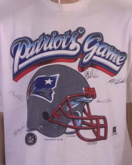 Discover vintage 90s single stitch New England Patriots T-Shirt 1996 football Big Helmet XL