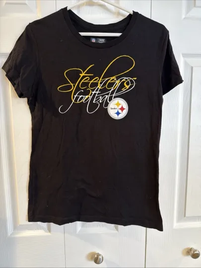 Discover football Apparel Women's Pittsburgh Steeler Football T-Shirt Size Large