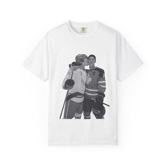 Discover Heated Rivalry Ilya Rozanov and Shane Hollander  Unisex T-shirt