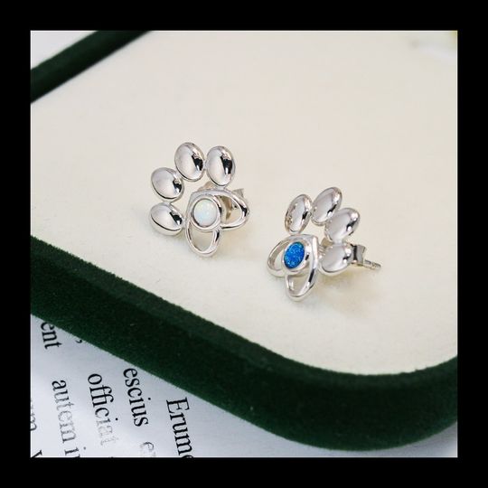 Discover Atlanta Falcons Custom Vintage Flannel Shirt, College Apparel, Sports Fan Gifts, Football Shirts, Gameday Shirt