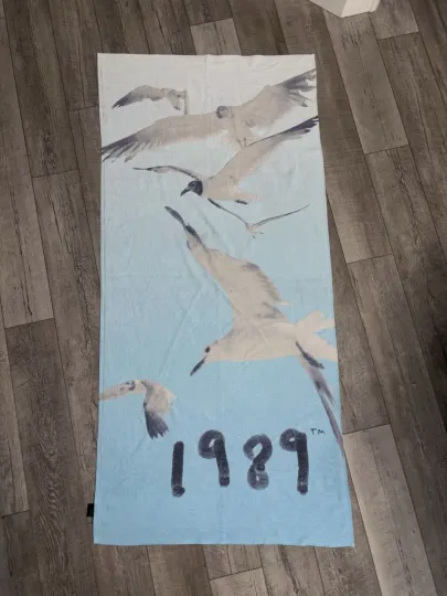 Discover Swift 1989 Beach Towel Seagulls OG 2014 RARE Hard to Find