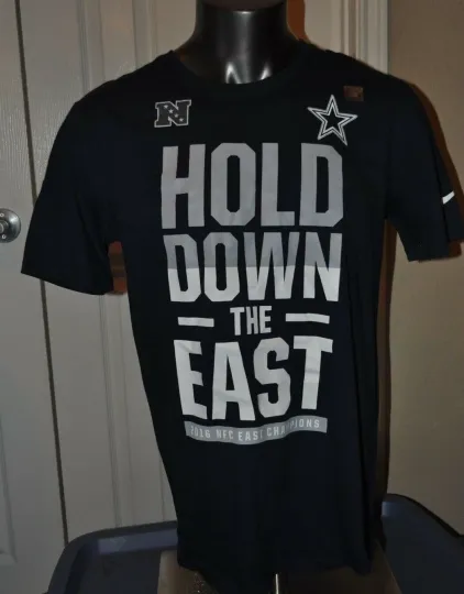 Discover Dallas Cowboys Mens Medium T-Shirt Short Sleeve  Navy "hold down the East" NWT