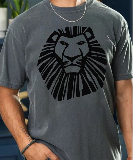 Discover Disney Animal Kingdom Simba Shirt, Lion King Safari Family Matching Tee Disney Trip Shirt 2026, Disney Group Vacation Tee, Hakuna Matata Tee