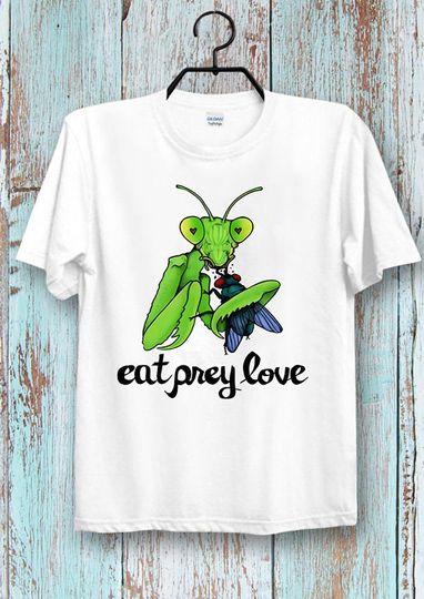 Discover Praying Mantis Eat Prey Love Hilarious Novelty Saying Funny Movie T -Shirt