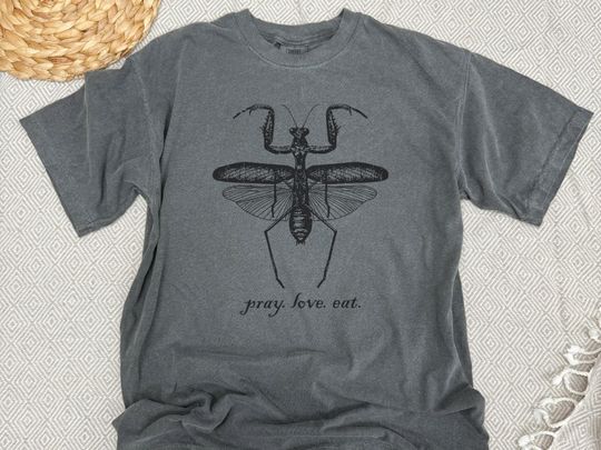 Discover Humorous Praying Mantis T-Shirt  Pray Love Eat Graphic Tee