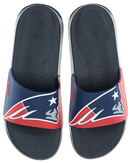 Discover Football Men's New England Patriots Cropped Logo Raised Slides