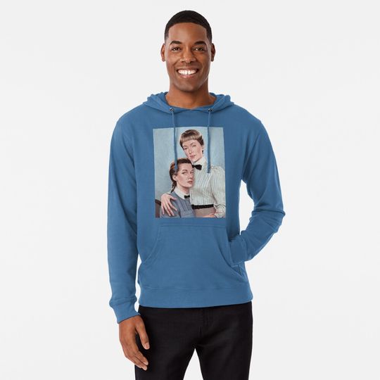 Discover madchen in uniform Lightweight Hoodie