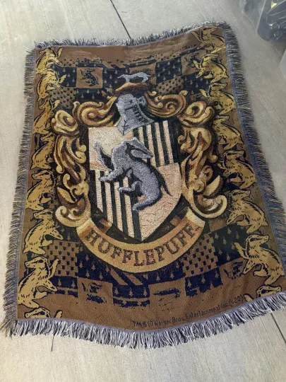 Harry Potter Woven Tapestry Throw Blanket, 48 x 60 Inches, Hufflepuff Crest