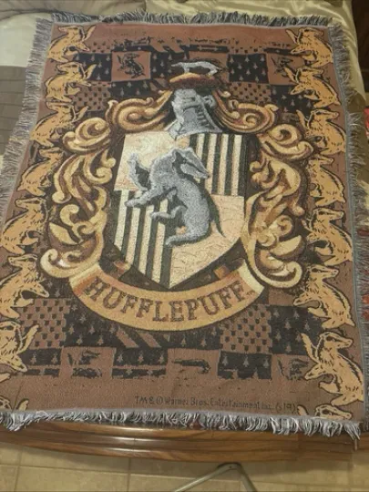 Harry Potter Woven Tapestry Throw Blanket, 48 x 60 Inches, Hufflepuff Crest