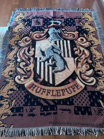 Harry Potter Woven Tapestry Throw Blanket, 48 x 60 Inches, Hufflepuff Crest
