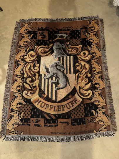 Harry Potter  Woven Tapestry Throw Blanket 63”x 50” Hufflepuff Crest