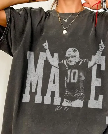 Discover Drake Maye 10 New England Patriots Super Bowl Champions 2026 shirt