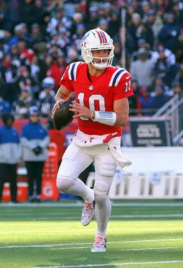 Discover Drake Maye #10 New England Patriots football 13"x19" Poster Gloss Print 12