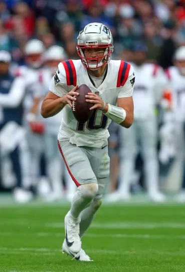 Discover Drake Maye #10 New England Patriots football 13"x19" Poster Gloss Print 15