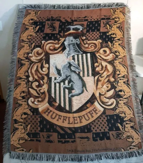Harry Potter Hufflepuff Crest Badge Tapestry Woven Blanket 48x60 Warner Bros.