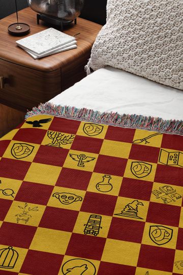 Discover Gryffin House Blanket | Potterhead Gift | HP Merch Throw |  Decor | Dark Academia Aesthetic | Gryffin Blanket
