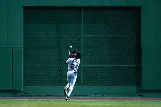 Ken Griffey Jr Poster Wall Art Home Decor Photo Prints 16x24, 20x30, 24x36