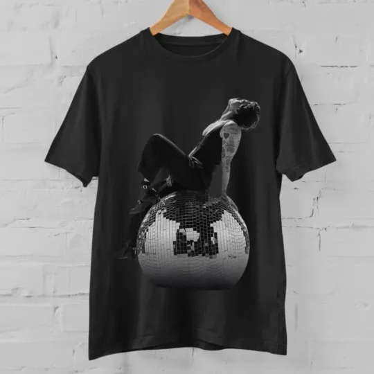 Discover Harry “Kiss All The Time, Disco Occasionally” T-Shirt Retro Pop Music Fan