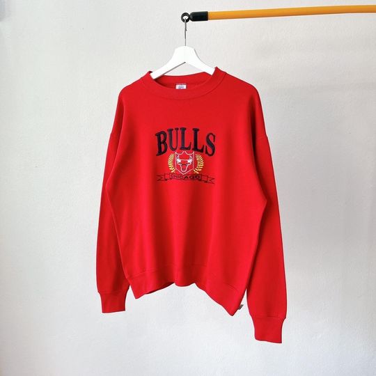 Vintage 1990s Logo 7 USA/ Chicago Bulls NBA Embroidered Sweatshirt/ size M
