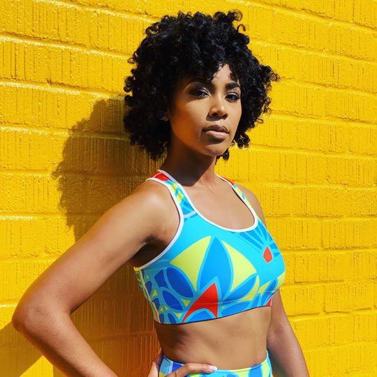 Blue Geometric Print Sports Bra: Stretchy Moisture-Wicking Fabric