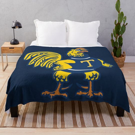 Discover Trinity College (CT) Trinity Bantams Throw Blanket